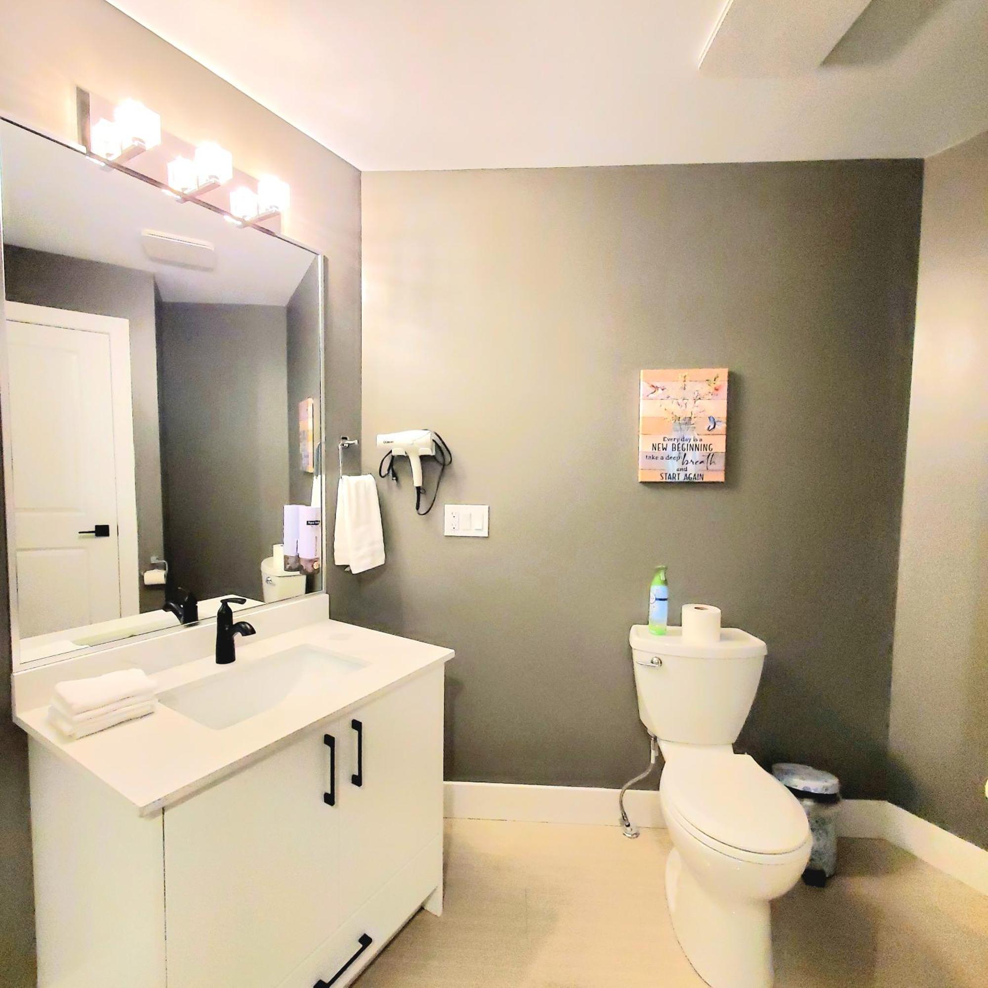 Mountain Retreat 3 Bedroom Garden House Near Heritage Park, Coliseum , Hwy 1, Fishing, Cultus Lake Chilliwack Habitación foto